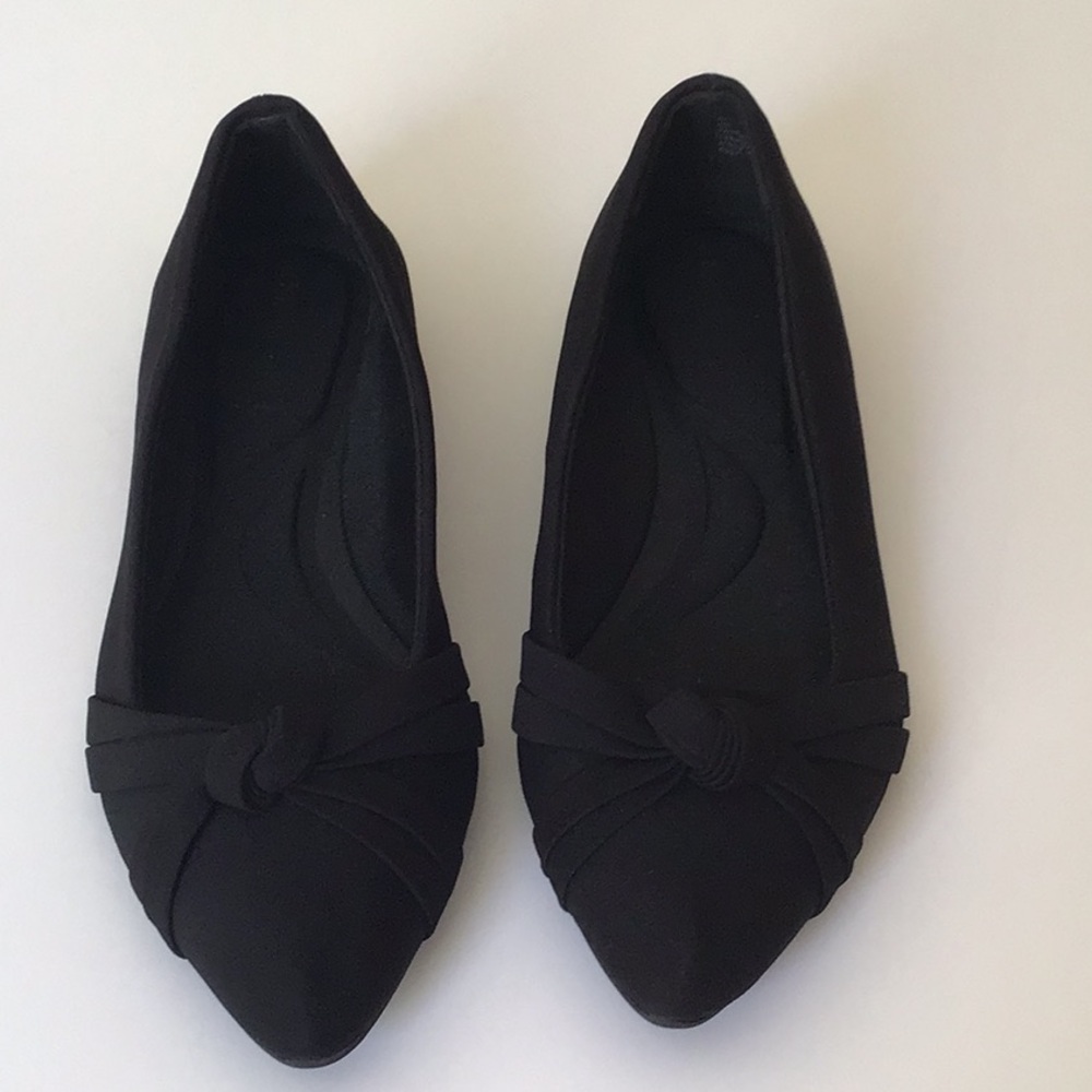 Anne Klein Black Knotted fabric flats. Size 8M. Minimalist Pointed toe comfort